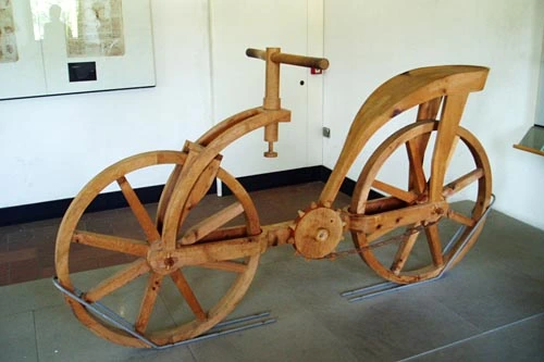 bicicleta-leonardo-da-vinci-reproduccion-museo